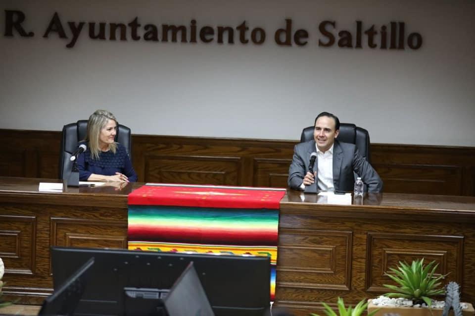 Comparten Manolo Jiménez y Norma Treviño programas exitosos de Gobierno