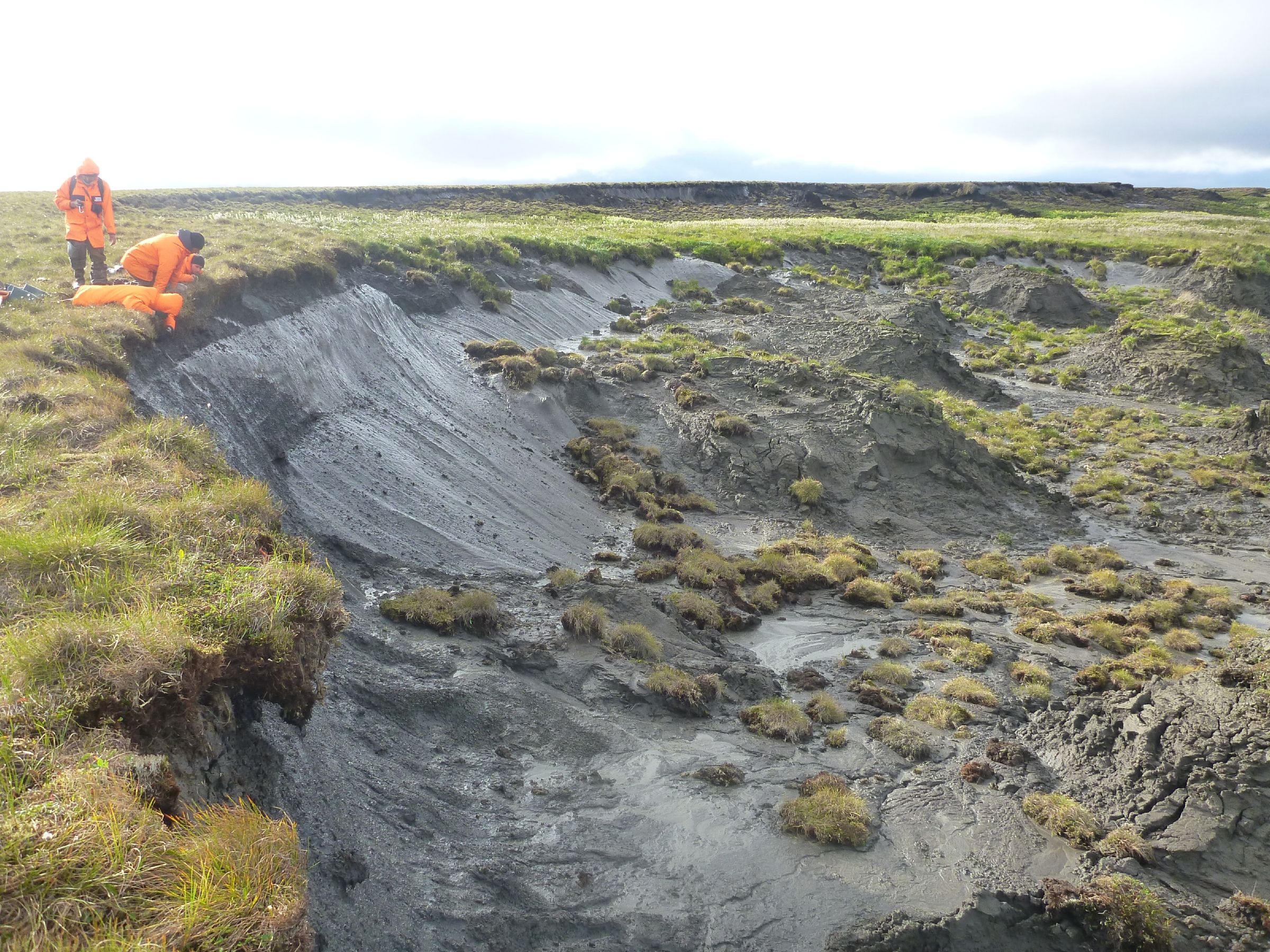 Los científicos esperaban que se derritieran los humedales del permafrost de Siberia. Lo que encontraron es ‘mucho más peligroso’.