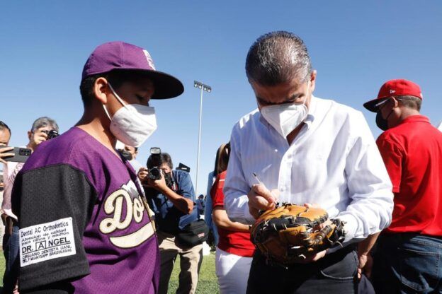 ENTREGA MARS CAMPO DE BEISBOL PARA NIÑAS, NIÑOS Y JÓVENES DE ARTEAGA