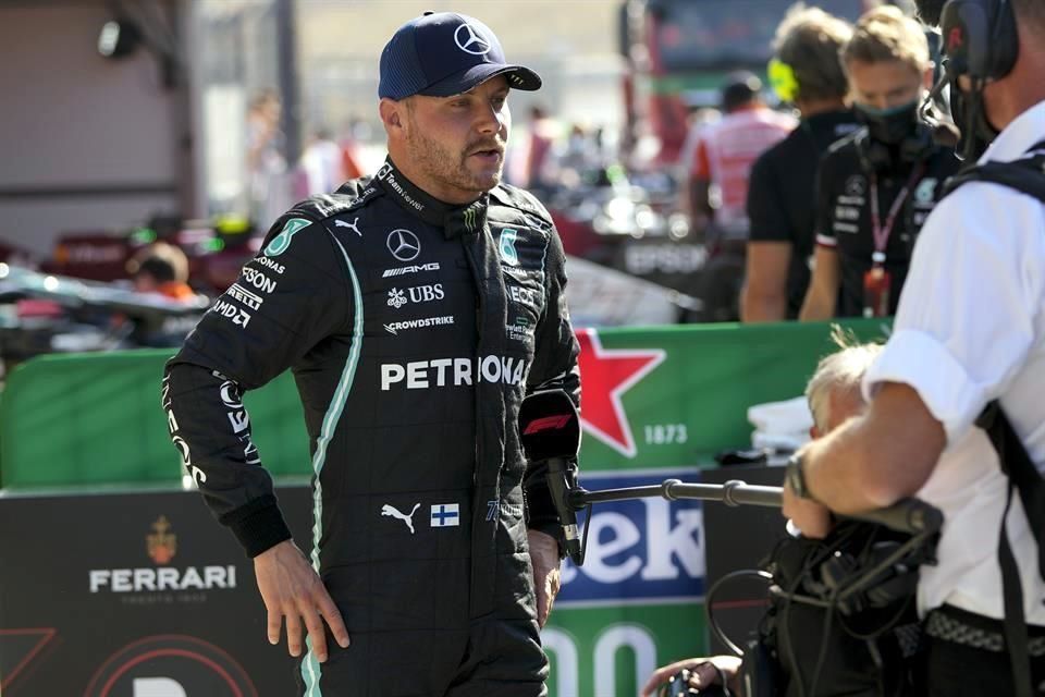 Firma Valtteri Bottas con Alfa Romeo