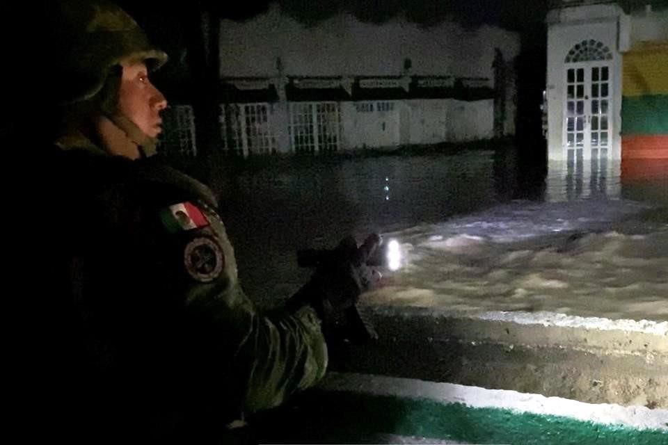 Amanece Tula a oscuras y bajo el agua