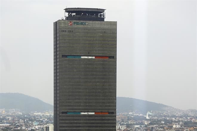 Emplazan petroleros a Pemex con huelga
