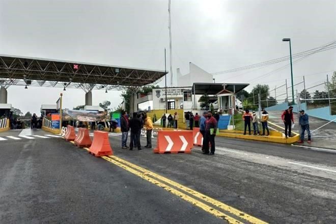 Bloquea CNTE, ahora, seis casetas en Michoacán