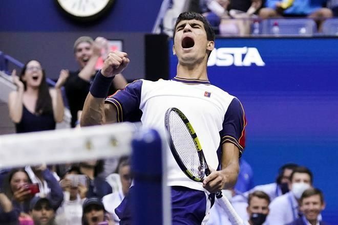 Sorprende Alcaraz, de 18 años, a Tsitsipas