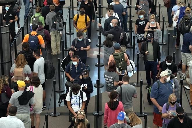Pedirá EU a viajeros certificado de vacuna en noviembre