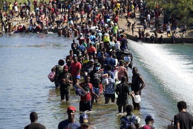 Acelera EU expulsión de haitianos en Texas