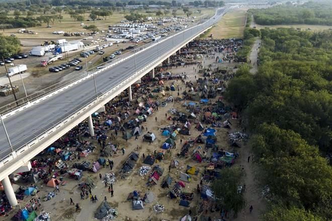 Espera EU resolver crisis de haitianos en 48 horas