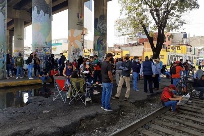 Bloquea CNTE, ahora, vías en Morelia y Pátzcuaro