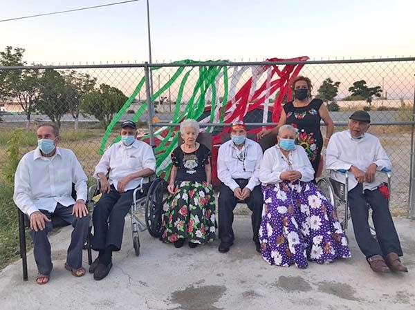 Festejan tardeada mexicana en asilo