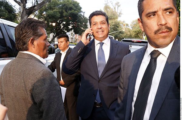 Avalan Alcaldes escoltas a Cabeza de Vaca