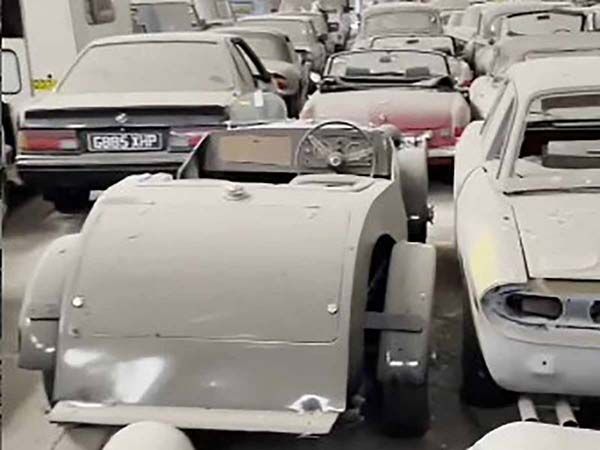 Encuentran 175 autos de colección en bodega abandonada… ¡valen millones!