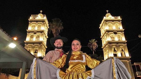 Realizan bailables en lugares emblemáticos