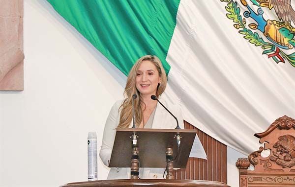 Pide Edna iluminar de rosa los edificios