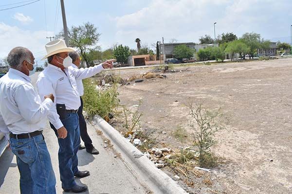 Supervisan limpieza de áreas deportivos