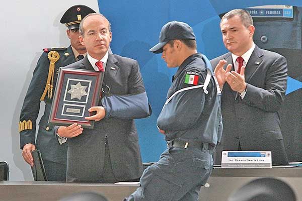 UIF presenta demanda en EU para recuperar dinero de García Luna