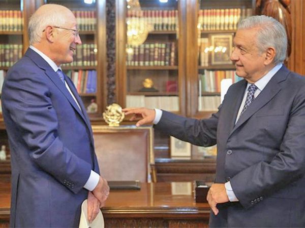 Ken Salazar presenta cartas credenciales a López Obrador como embajador de EU