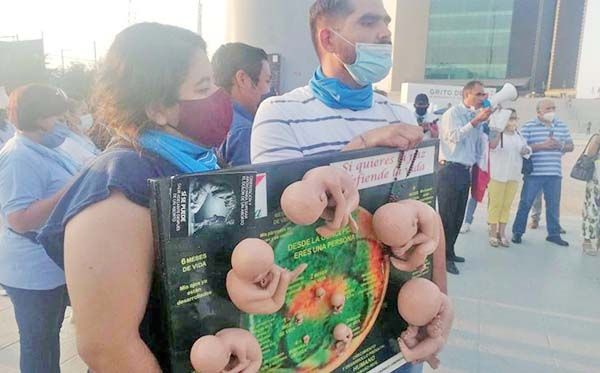 Defensores de la vida se manifiestan