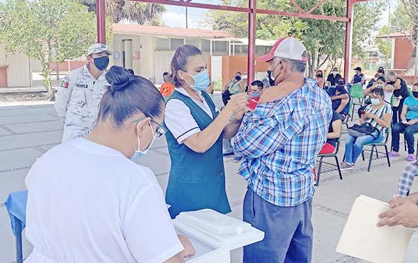 Vacunan hoy en zona rural
