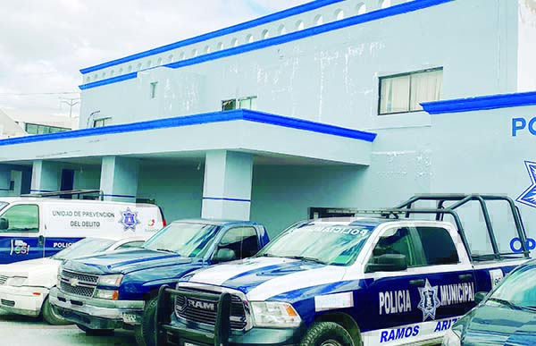 Dañan lluvias pintura de edificio de Policía