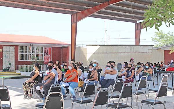 Aplicarán segunda dosis a los de 30