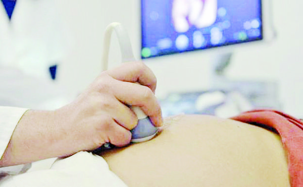 Rechazan abortos ginecólogos de RA