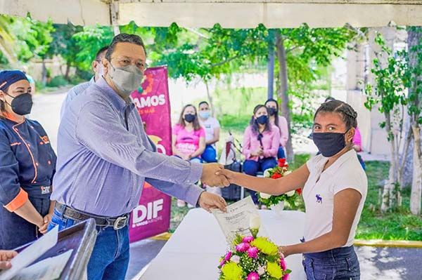 Permiten cursos del DIF el autoempleo