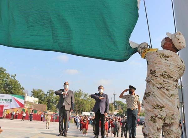 Encabeza el Gobernador ceremonia de mes patrio