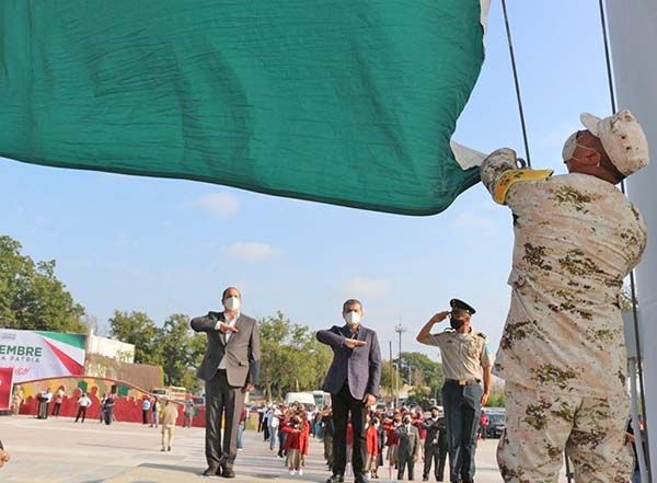 Encabeza el Gobernador ceremonia de mes patrio