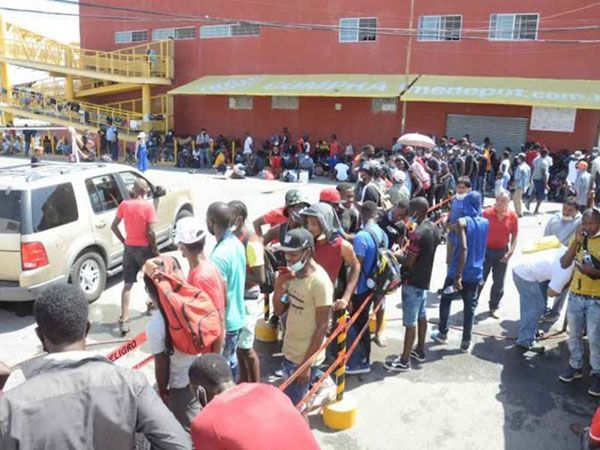 Haitianos llegan a Nuevo León