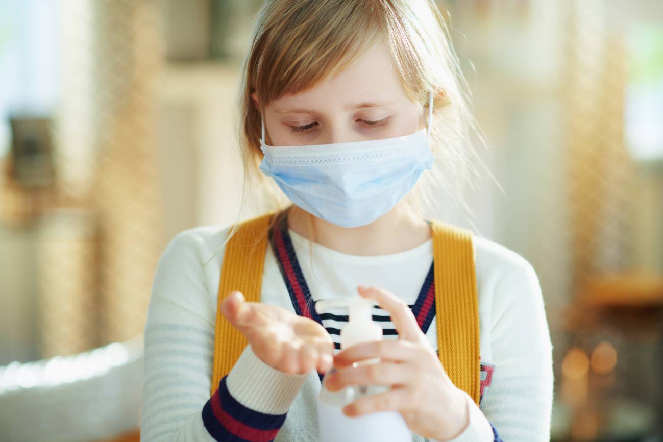 Más de 500.000 niños han dado positivo de covid-19 en 3 semanas y los expertos afirman que se necesitan órdenes de uso de mascarillas en las escuelas
