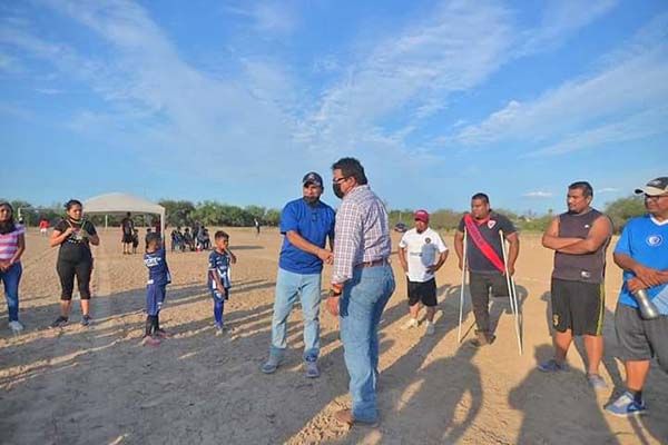 Inaugura Beto Piña torneo en zona rural
