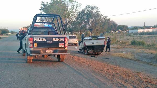Vuelca Suburban; pero resulta ileso