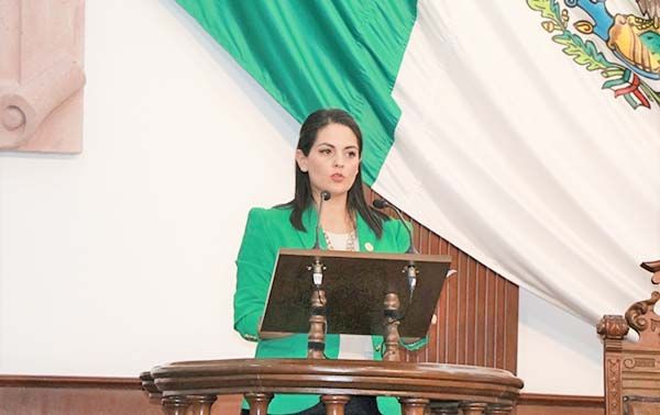 Legisla Luz Elena a favor de la familia