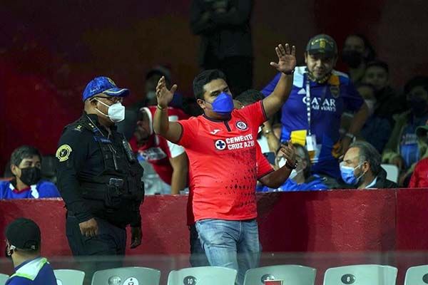 Investigará Concacaf grito en partido de Cruz Azul