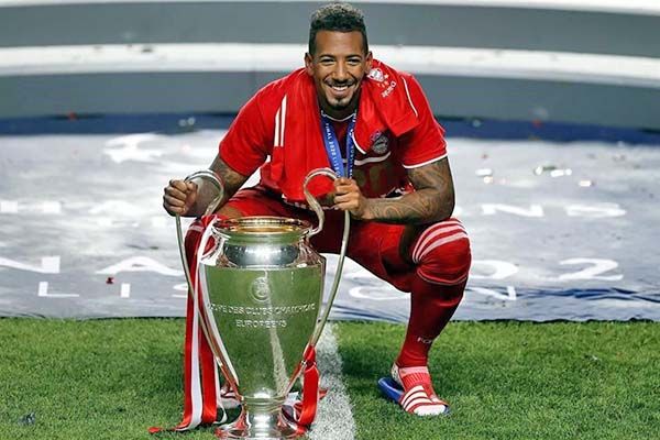 Multas para Boateng por violencia contra ex pareja