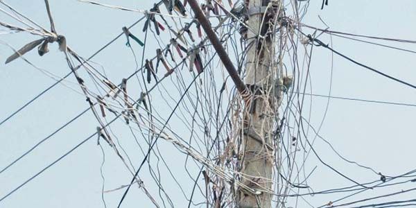 Ni la 4T puede resolver robo de energía eléctrica