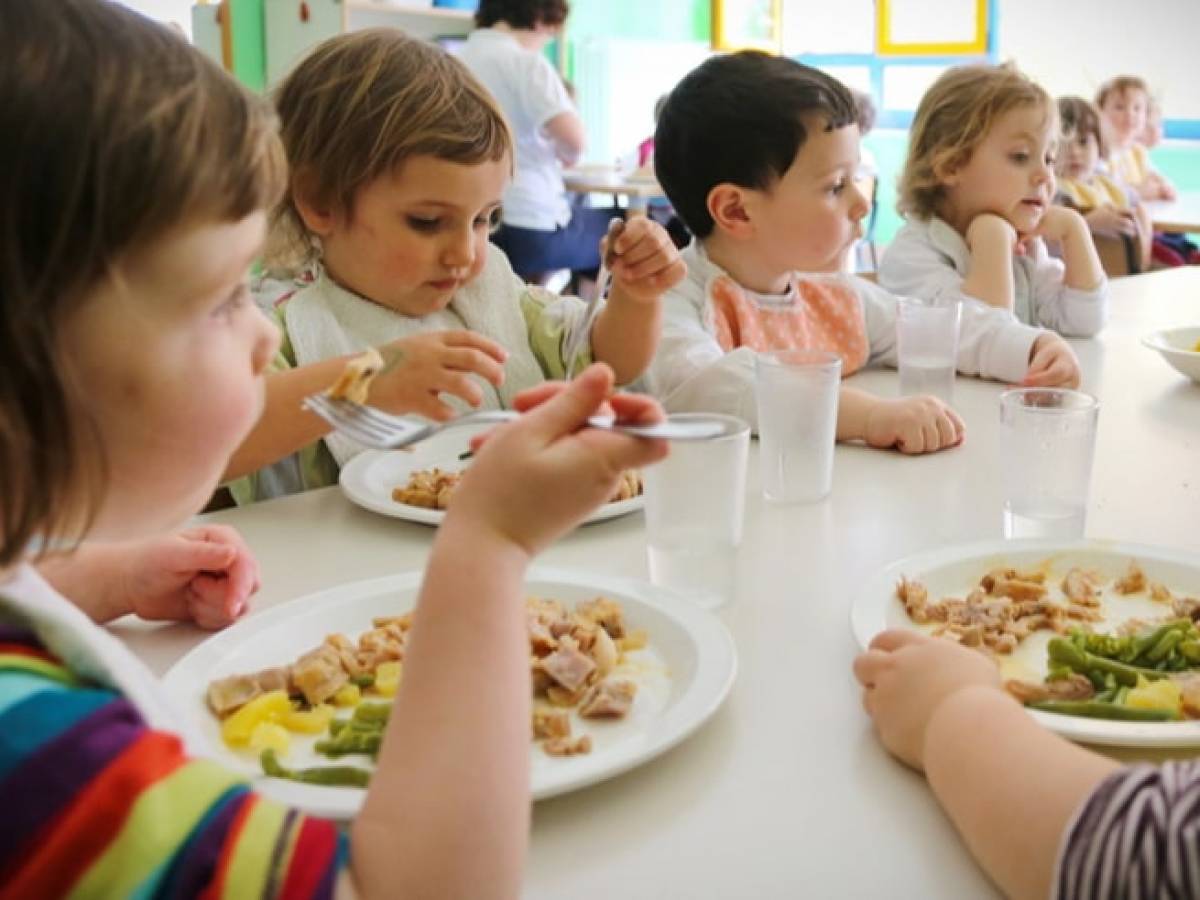 ¿Cómo fomentar en los niños una relación sana con la comida? Una experta lo explica
