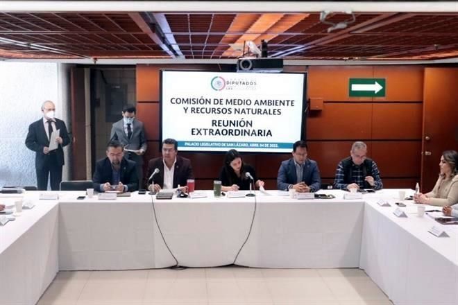 Da Comisión visto bueno a reforma eléctrica de AMLO