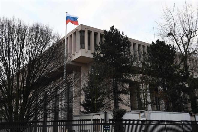 Expulsa Europa más diplomáticos rusos; van 150 en 48 horas