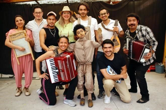 Cumple Idiotas Teatro 10 años a golpe de festejos