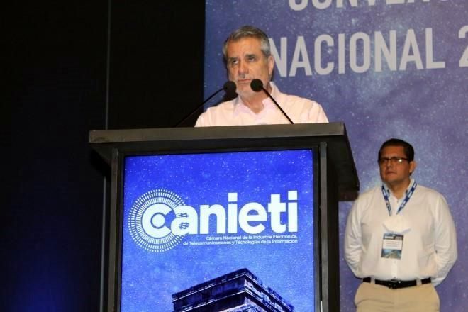 Cubre Altán falta de política digital, afirma Megacable