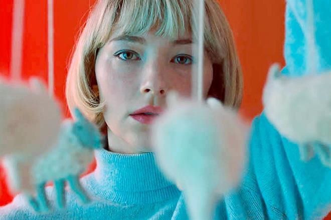 Retrata ‘Swallow’ a mujeres sometidas