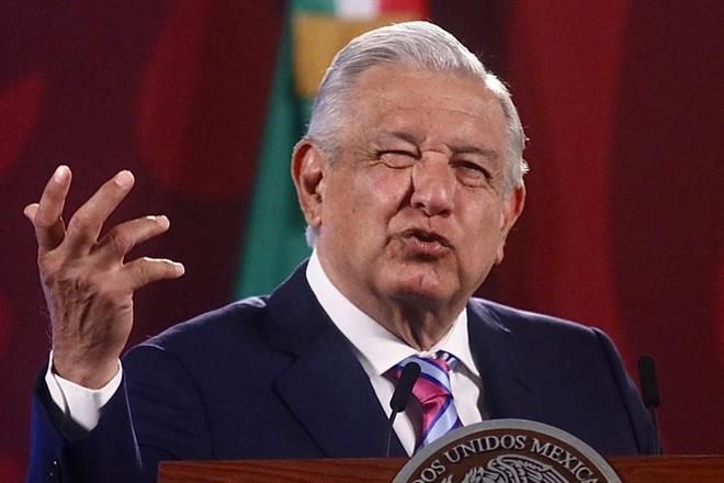 Critica AMLO a Ministros y acusa a EU por Ley Eléctrica