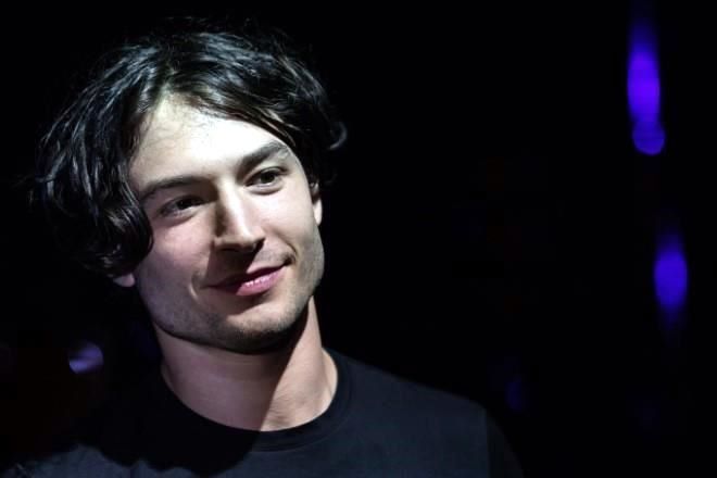 Pausan proyectos de Ezra Miller, ¿dejará de ser superhéroe?