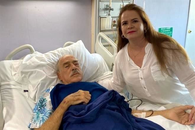 Permanece Andrés García estable tras anemia aguda