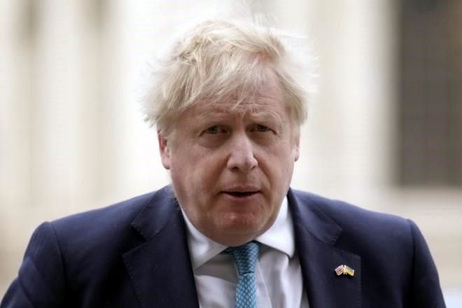 Multarán a Boris Johnson por fiestas en confinamiento