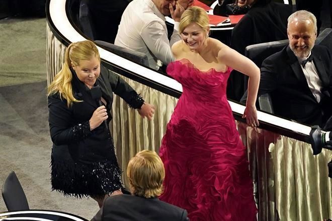 Amenazan de muerte a Amy Schumer por broma en los Óscar