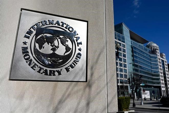 Baja FMI previsión de crecimiento de México a 2%