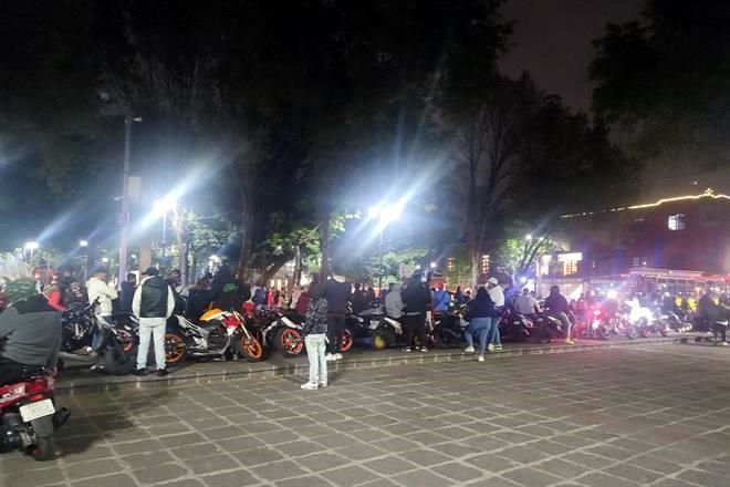 Van contra caravanas de motociclistas en Coyoacán
