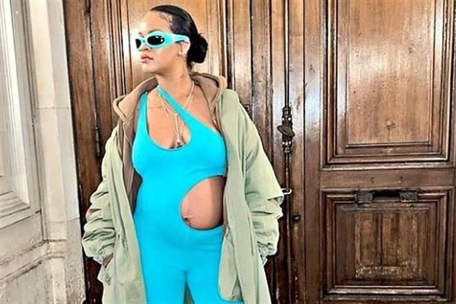 Exhibe Rihanna su embarazo; reinventa la moda de maternidad